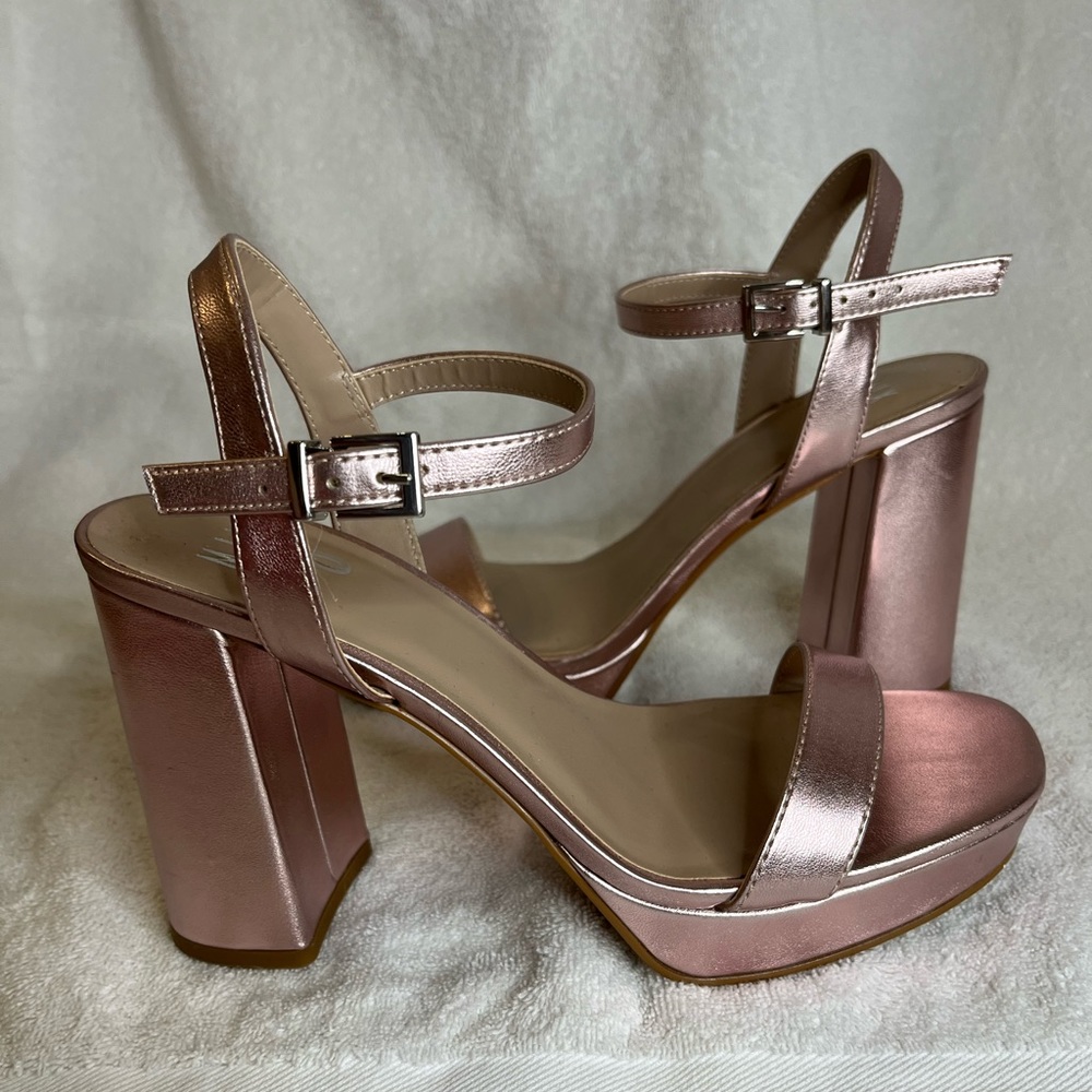 Rose Gold Mix No. 6 Sundra Platform Block Sandal Heel, Size 7, 4.5 inches